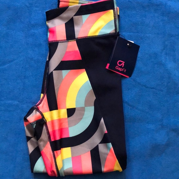 Gap Fit Capri Colorblock Leggings for Girls - Picture 3 of 8